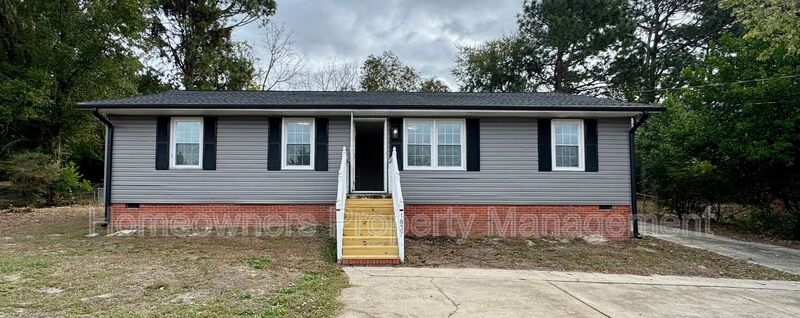 Fayetteville House: 1837 Glenwick Dr.