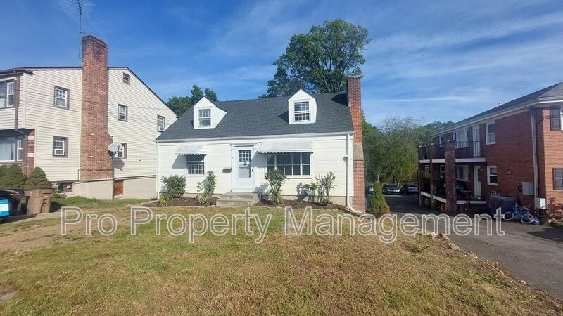 Stamford House: 62 Euclid Avenue