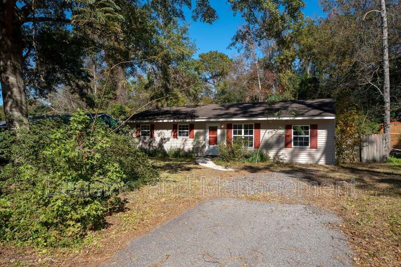 Johns Island House: 1737 Bozo Lane