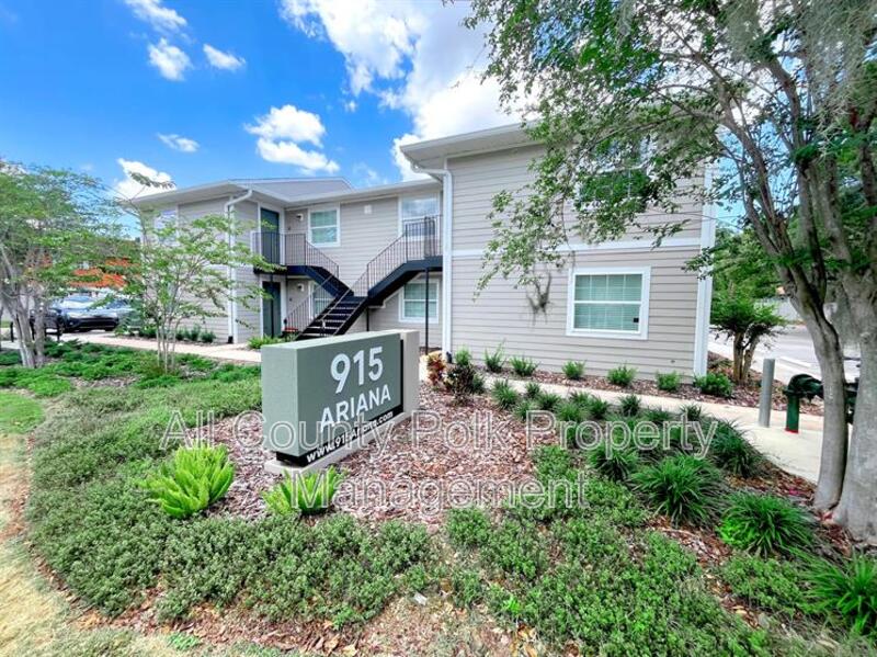 Lakeland Condo: 915 Ariana St.