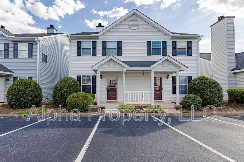 Greer House: 105 Brushy Hollow Ln