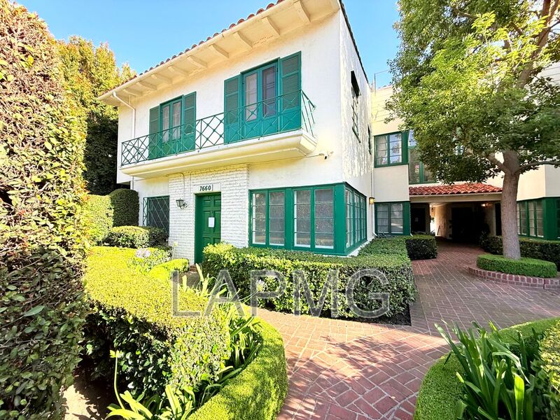 Los Angeles House: 7660 Hollywood Boulevard