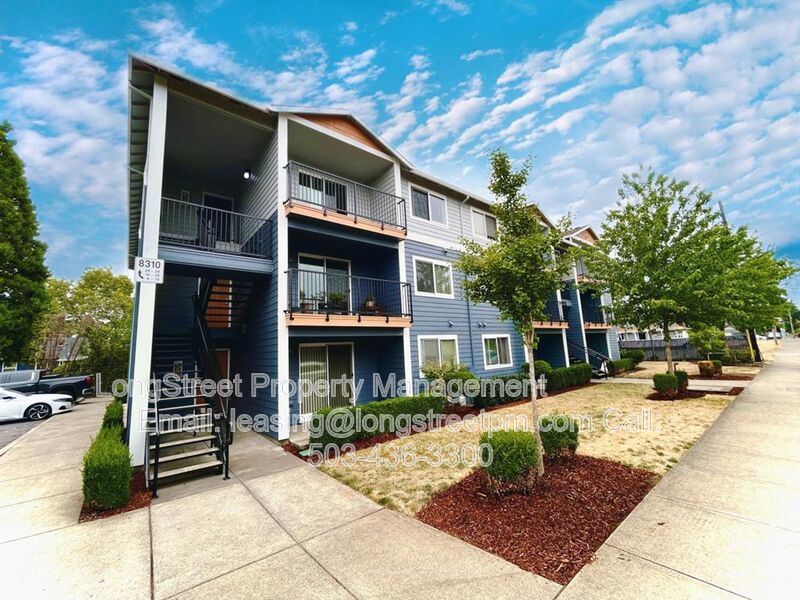 Portland House: 8324 SE Rhine St