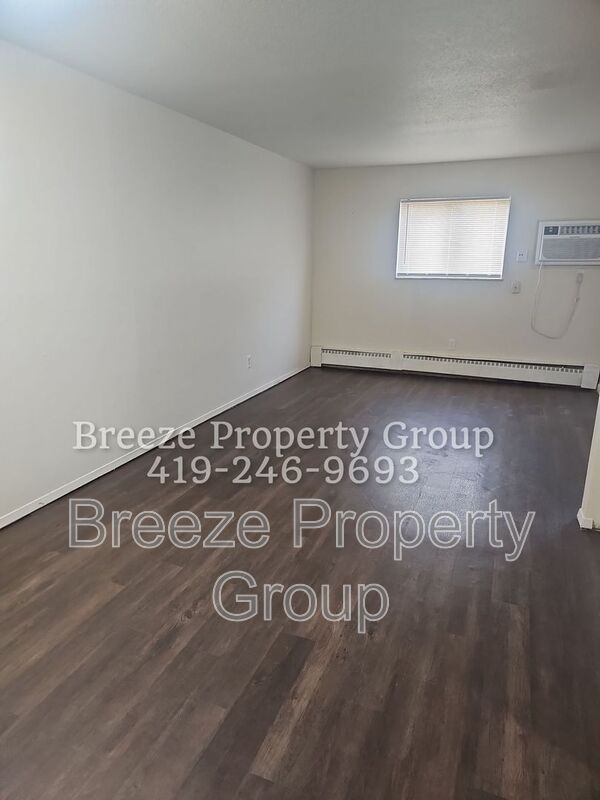 Toledo House: 4912 Douglas