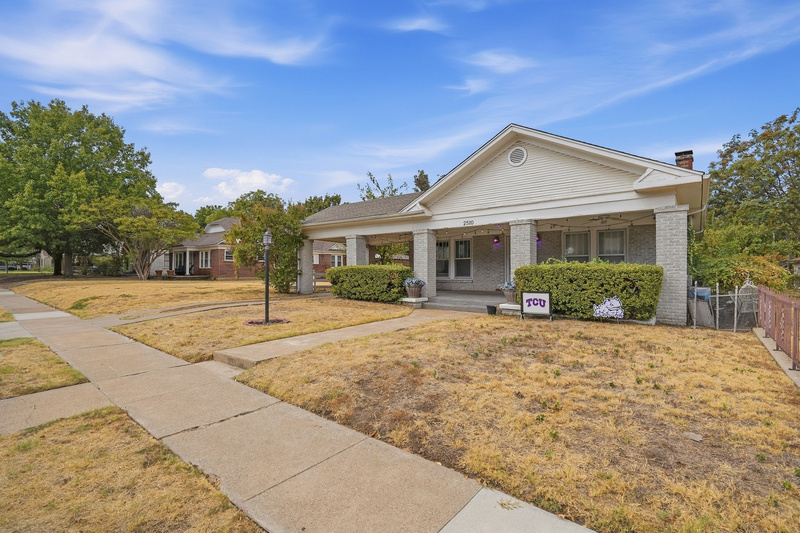Fort Worth House: 2510 Wabash Avenue