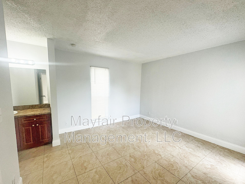 Request a Viewing for 4405 Treehouse Lane (Arbor Keys), 25E Tenant Turner