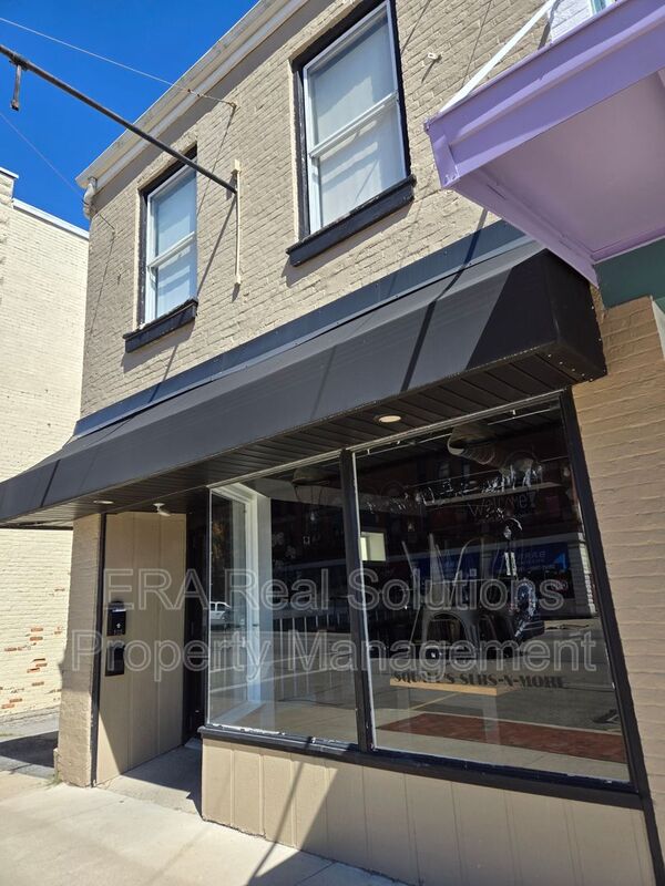 Hillsboro House: 122 A High St.