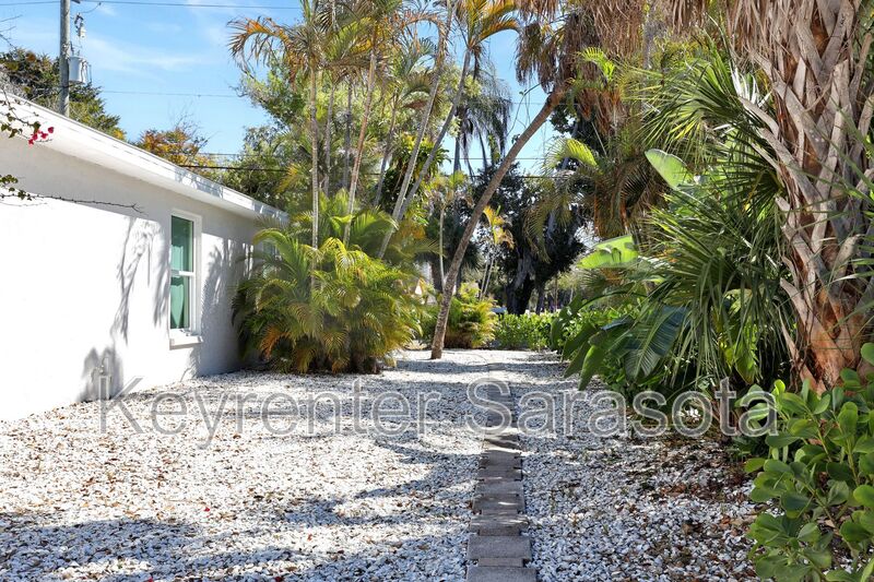 Sarasota House: 2077 5th Street