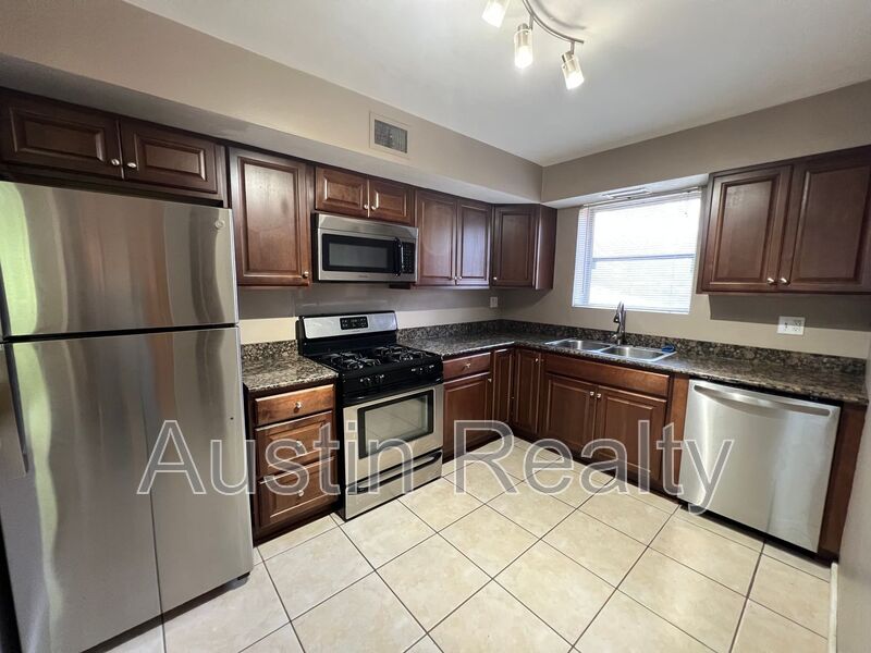 Saint Louis House: 1104 Ralph Ter