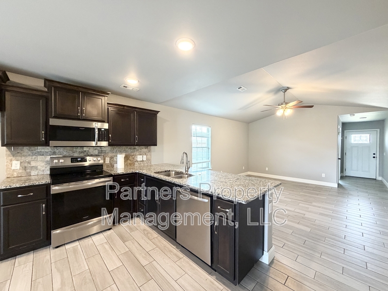 Bentonville House: 5910 Northwest Hancock Street