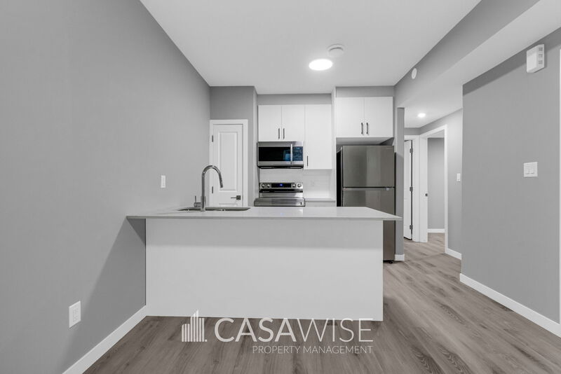 Edmonton House: 6081 Naden Landing NW