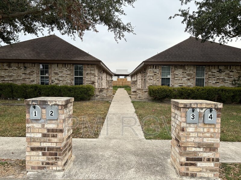 Pharr Condo: 809 W Bronze Dr