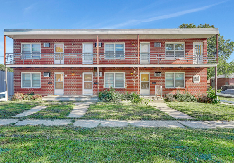 Lincoln Condo: 5050 Cleveland Ave