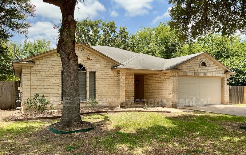 Round Rock House: 1102 Leah Ln