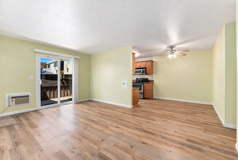 San Diego Condo: 6750 Beadnell Way