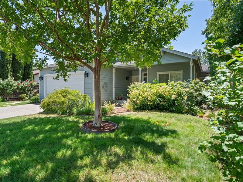 Windsor House: 9759 Dawn Way