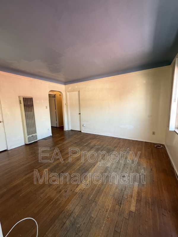 Albuquerque House: 414 Pine St SE