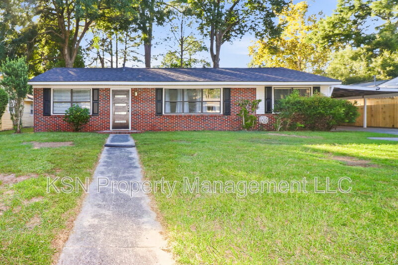 Savannah House: 32 Skyline Dr