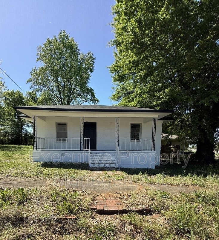 Bessemer House: 6117 Patton Avenue