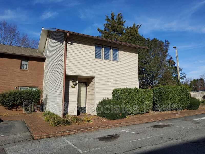 Winston-Salem House: 207 Forest View Court