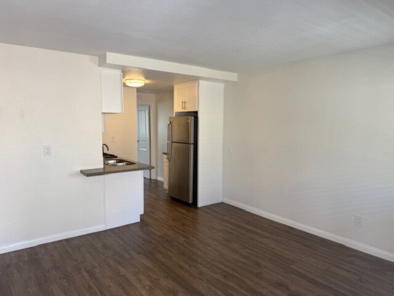 San Diego Condo: 4674 Bancroft Street