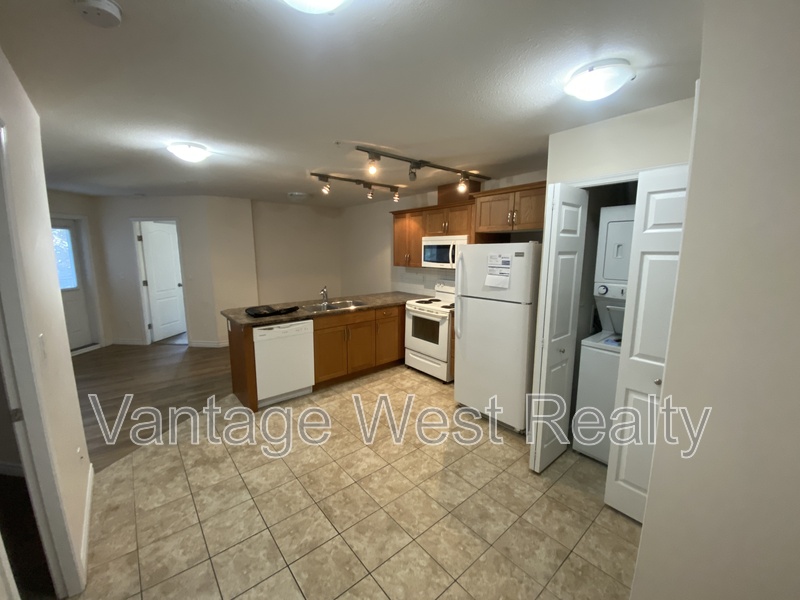 Kelowna Condo: 203-598 Sutherland Ave