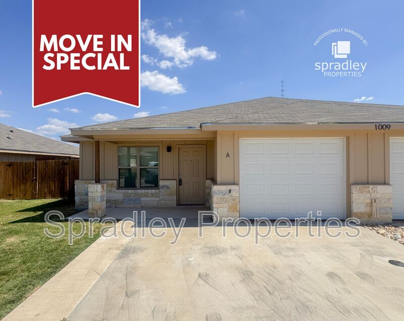 Belton Townhome: 1009A Kerr Ct