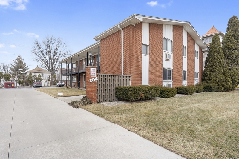 Wyandotte Condo: 426 Oak St. - 426-2