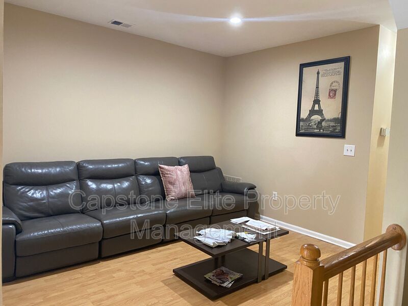 Newark Condo: 20 Ashby Lane