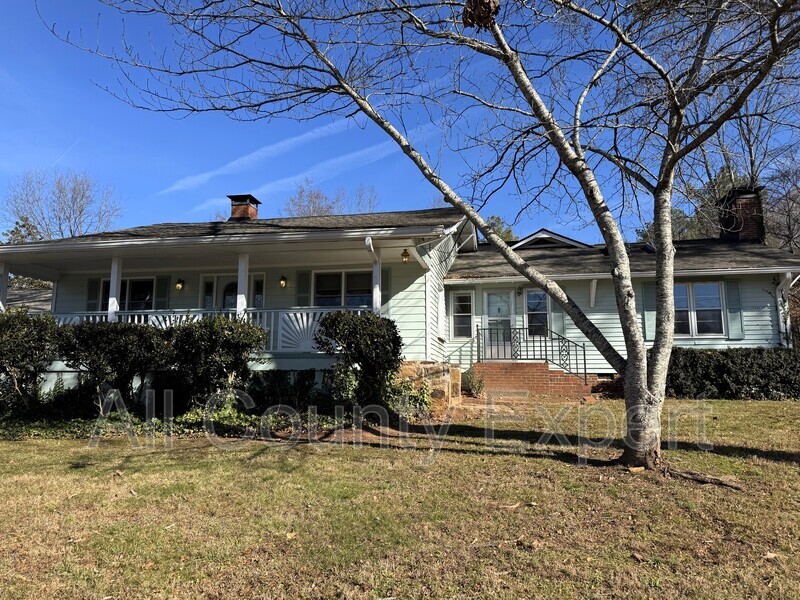 Flowery Branch House: 5485 Union Church Rd