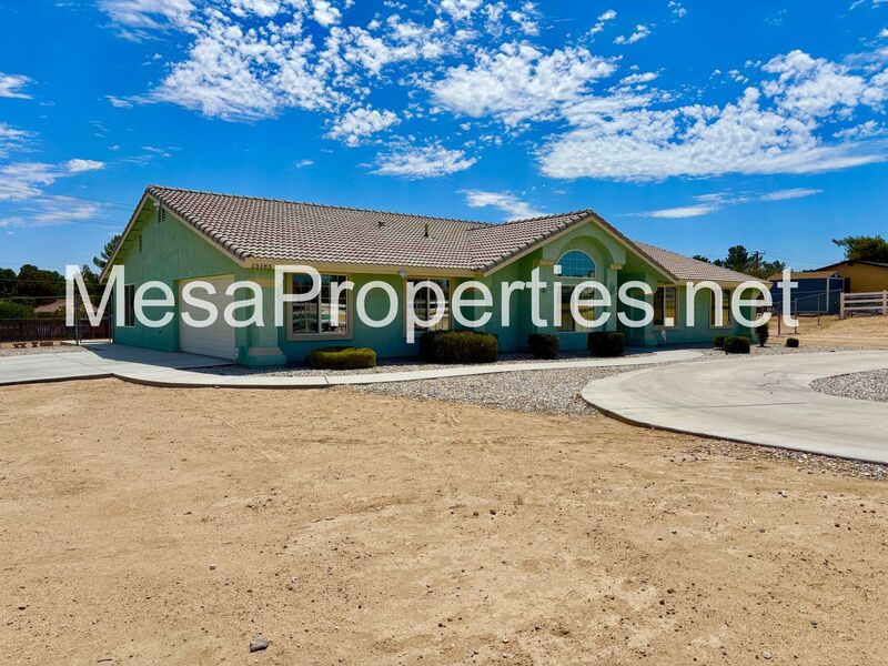 Apple Valley House: 15185 Osceola Rd.