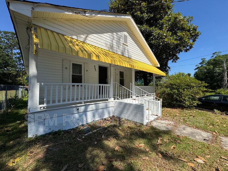 Wilmington House: 553 Manly Ave