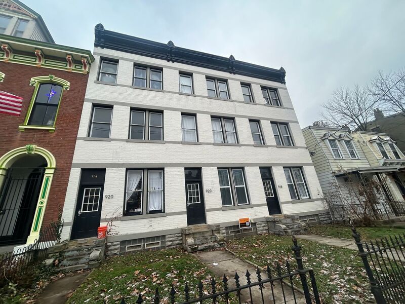 Newport Condo: 920 Washington Ave