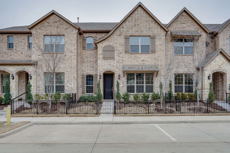 Frisco House: 6217 Rainbow Valley Place