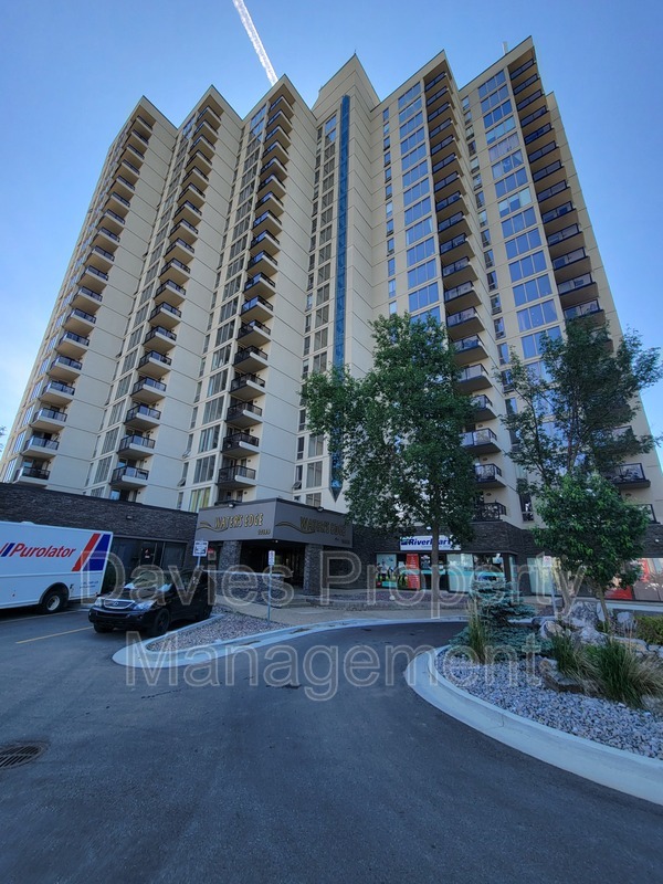 Edmonton Condo: 10149 Saskatchewan Drive NW