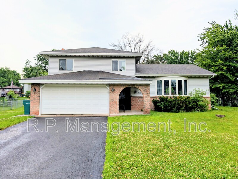 Vadnais Heights House: 4382 Rosebriar Ave