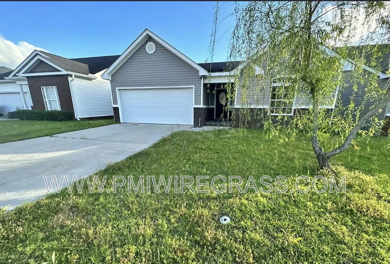 Dothan House: 112 Scarlet oaks Ct