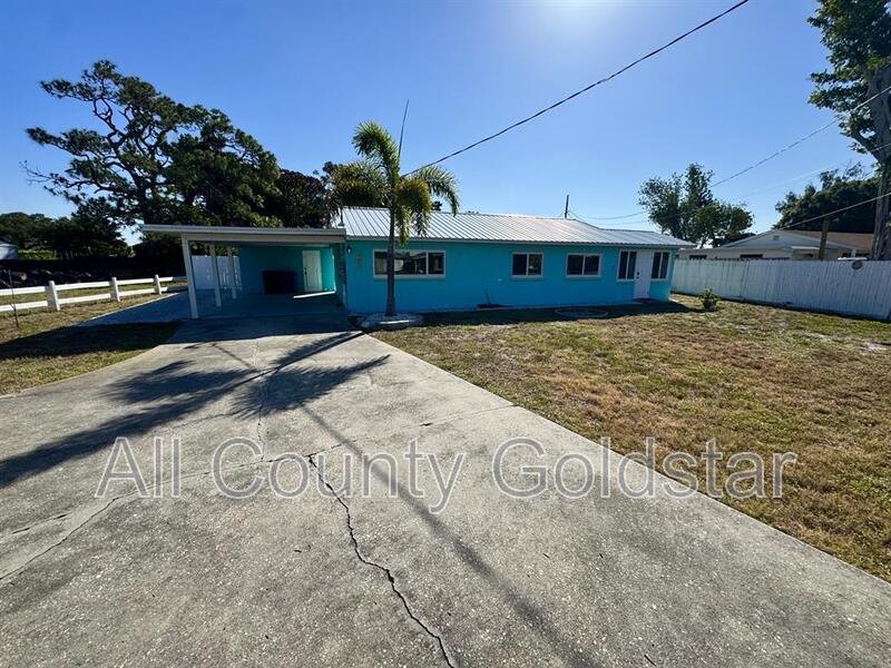 Englewood House: 495 S McCall Rd