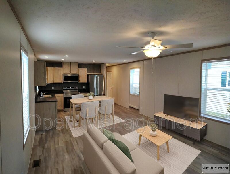 Scottsbluff House: 24 Erin Ln