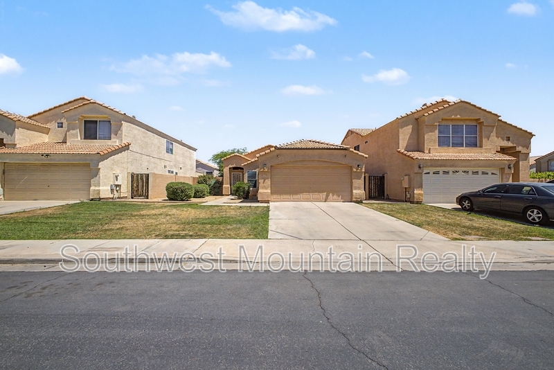 Mesa House: 649 S Banning