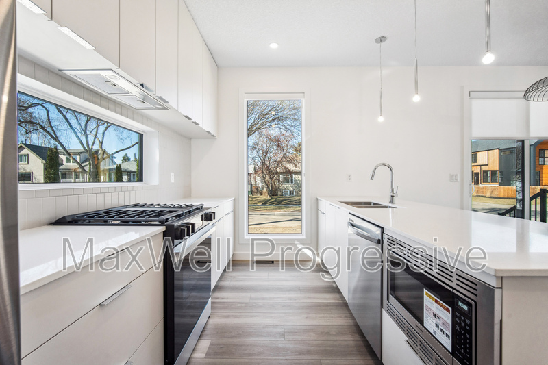 Edmonton Townhome: 13516 115 Avenue