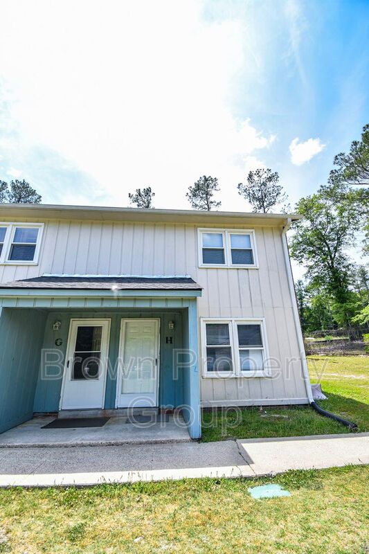 Fayetteville House: 2123 Grand Prix Dr