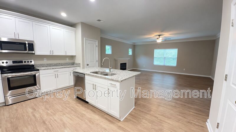 Spacious 4-Bedroom Norfolk Home with 2-Car Garage & Flexible Bonus Space - Photo 6