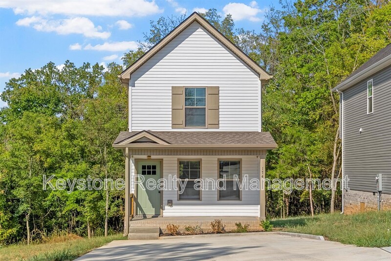 Clarksville House: 174 Oak Street