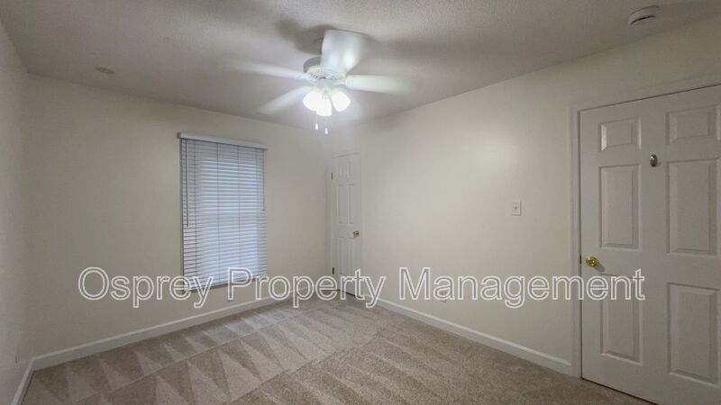 Spacious 4-Bedroom Home with Sunroom! - Photo 14