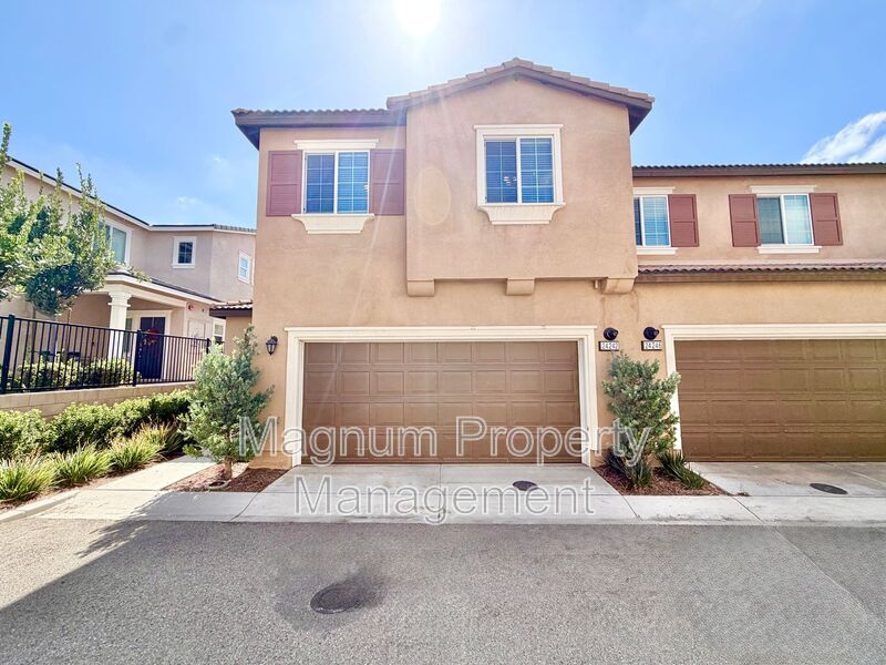 Murrieta House: 24242 Hazelnut Ave