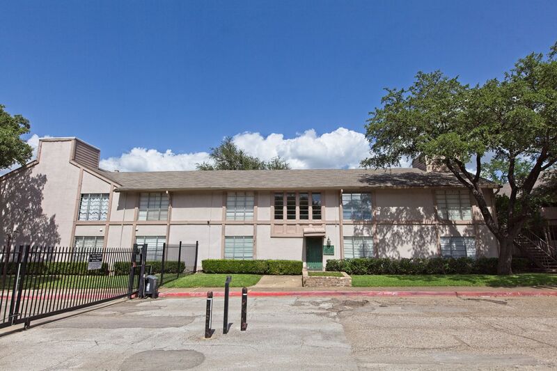 Dallas Condo: 10590 High Hollows Dr