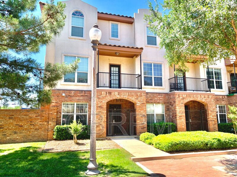 Lubbock House: 2105 Main