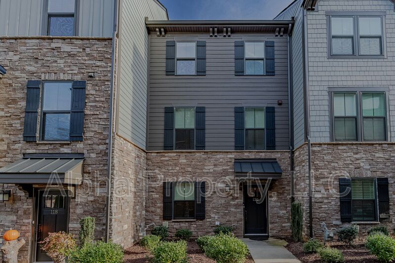 Greenville House: 120 Rollins Ave