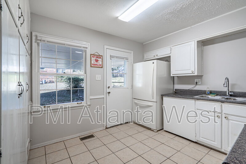 College Park House: 2135 Knighton Drive
